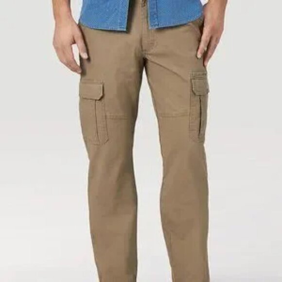 NWT Wrangler 42x30 Five Star Mens Cotton Relaxed Fit Stretch Cargo Pants, Barley - Picture 1 of 9
